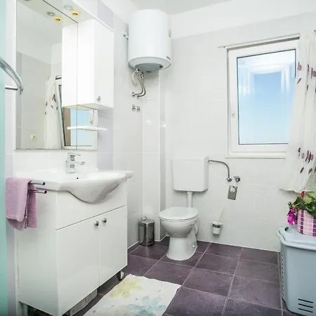 Kaja - Right Next To The Lägenhet *