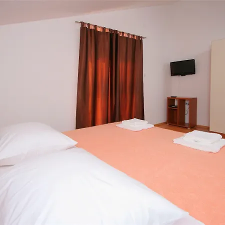 아파트 Kaja - Right Next To The