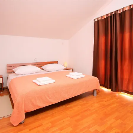 아파트 Kaja - Right Next To The 트로기르