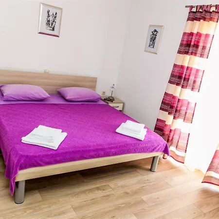 Kaja - Right Next To The 아파트 트로기르