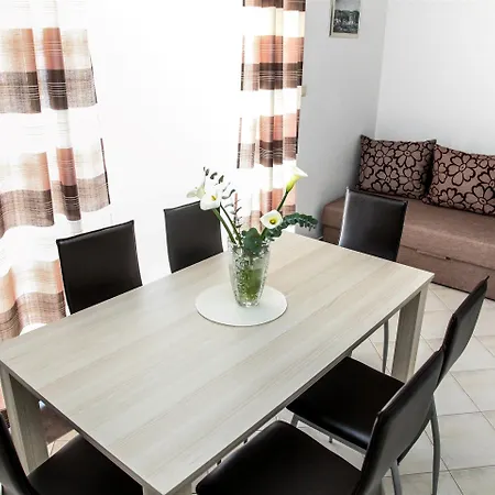 Kaja - Right Next To The * 트로기르