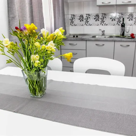 아파트 Kaja - Right Next To The