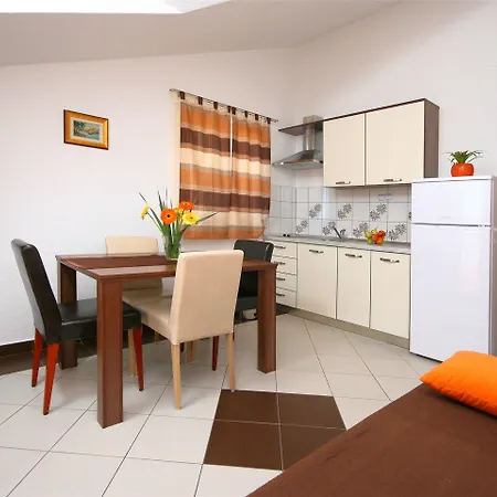 Kaja - Right Next To The Апартаменти Трогір