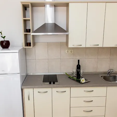 아파트 Kaja - Right Next To The *