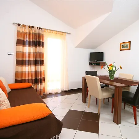 Kaja - Right Next To The * 트로기르