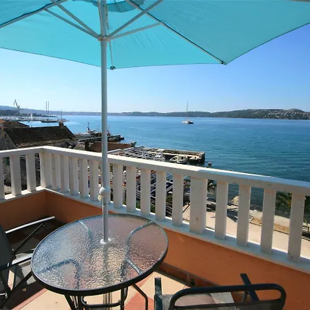 Kaja - Right Next To The 아파트 트로기르