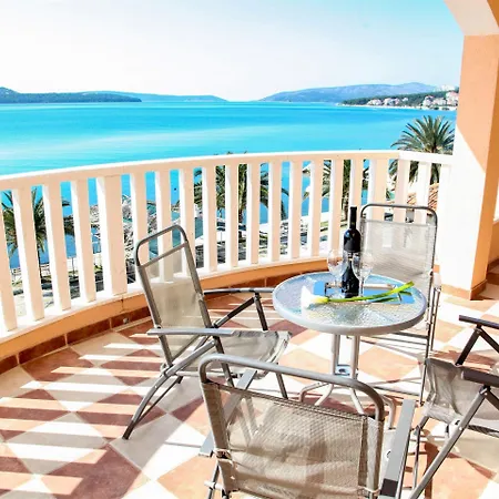 Kaja - Right Next To The 아파트 트로기르