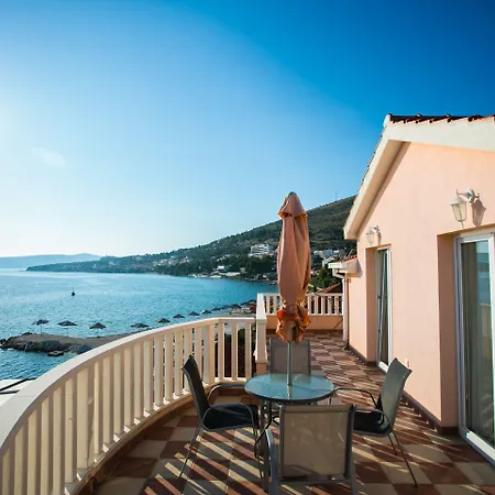 아파트 Kaja - Right Next To The