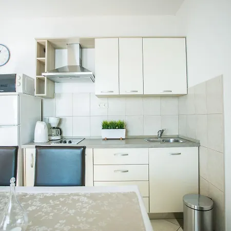 Kaja - Right Next To The 트로기르